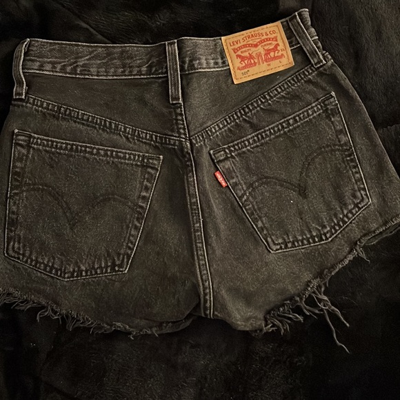 women’s 501 levis shorts - Picture 2 of 3